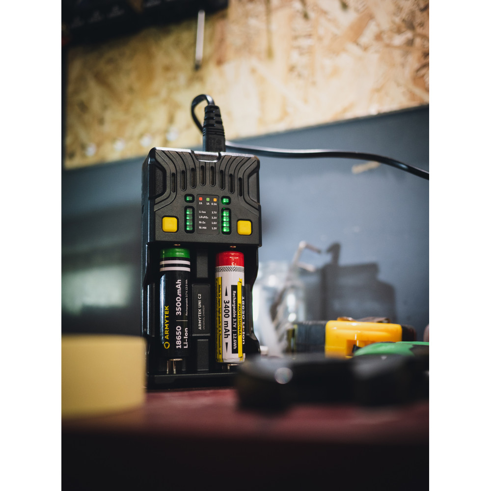 Зарядное устройство Armytek Uni C2