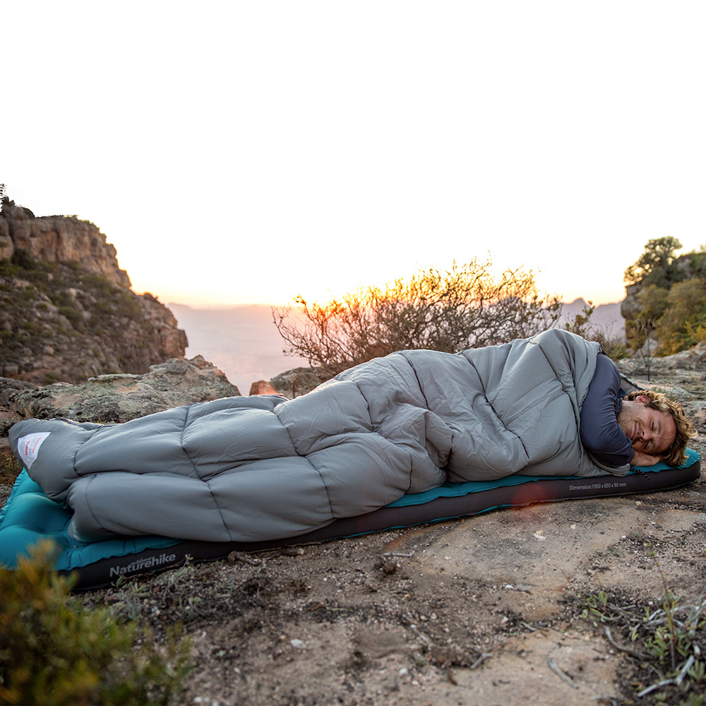 Ультралёгкий спальный мешок Naturehike CNK2350WS023 M300 хлопковый с капюшоном весна осень серый