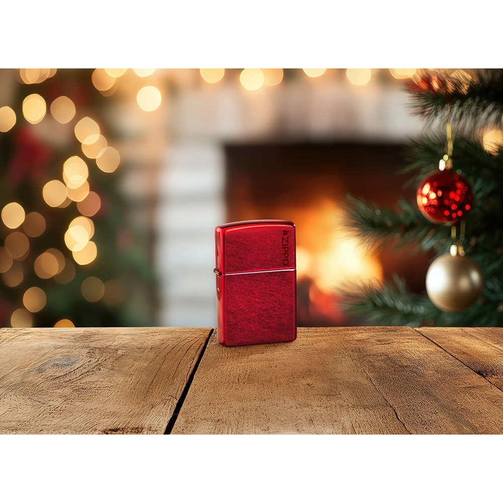 Зажигалка ZIPPO Logo Candy Apple Red™ 21063ZL
