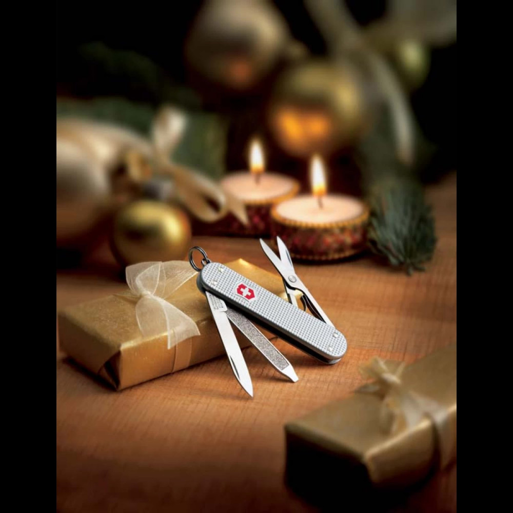 Нож-брелок VICTORINOX Classic Alox 0.6221.26