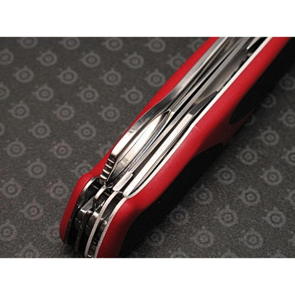 Нож перочинный VICTORINOX RangerGrip 79 0.9563.MC